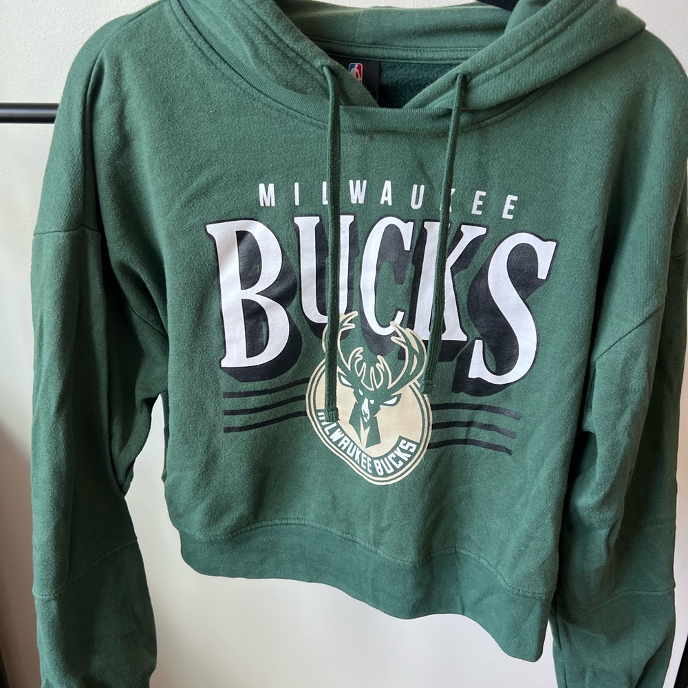 Cropped Milwaukee Bucks hoodie